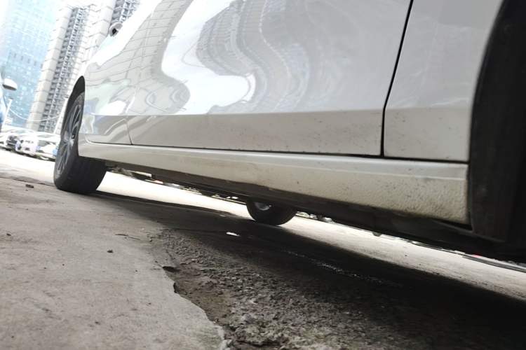 Used Buick Verano 2023 Pro GS Hunter Wind Edition Right Side Sill