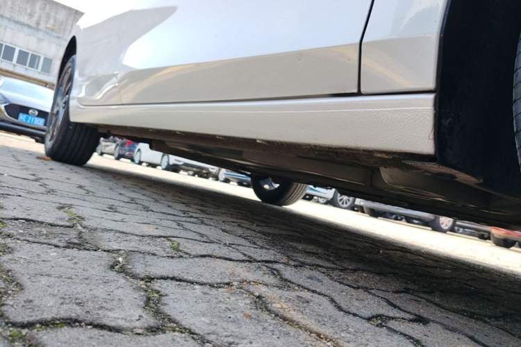 Used Buick Verano 2023 Pro GS Hunter Wind Edition Right Side Sill