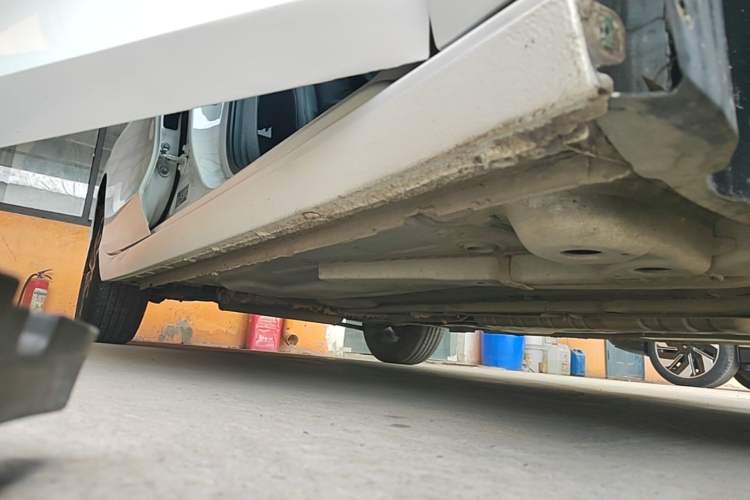 Used Buick Verano 2023 Pro GS Hunter Wind Edition Right Side Sill