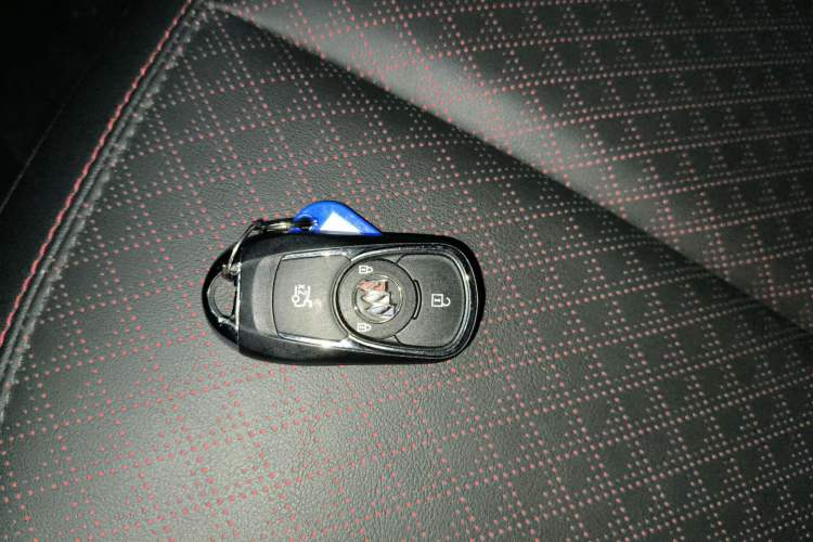 Used Buick Verano 2023 Pro GS Hunter Wind Edition Vehicle Key