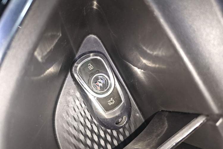 Used Buick Verano 2023 Pro GS Hunter Wind Edition Vehicle Key