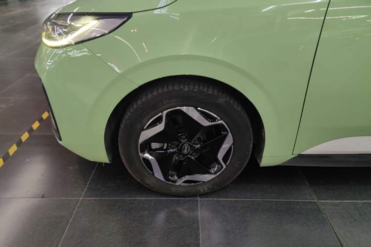 Used BYD D1 2021 Leading Edition Left Front Wheel Hub