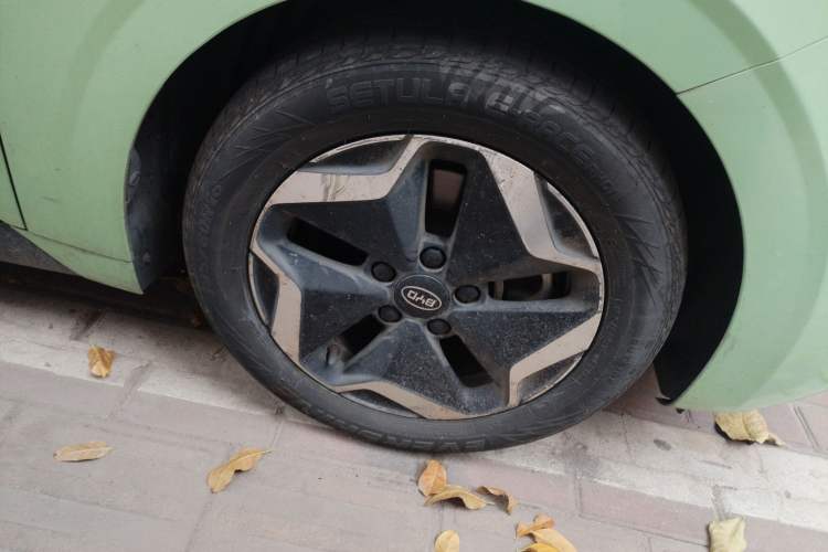 Used BYD D1 2021 Leading Edition Right Front Wheel Hub