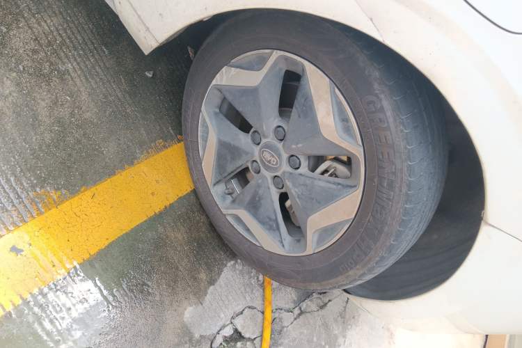 Used BYD D1 2021 Leading Edition Right Front Wheel Hub