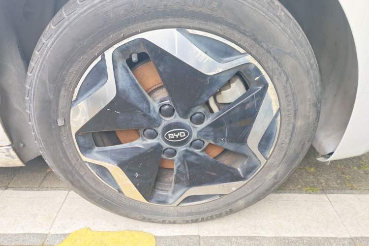 Used BYD D1 2022 Standard Edition Right Front Wheel Hub