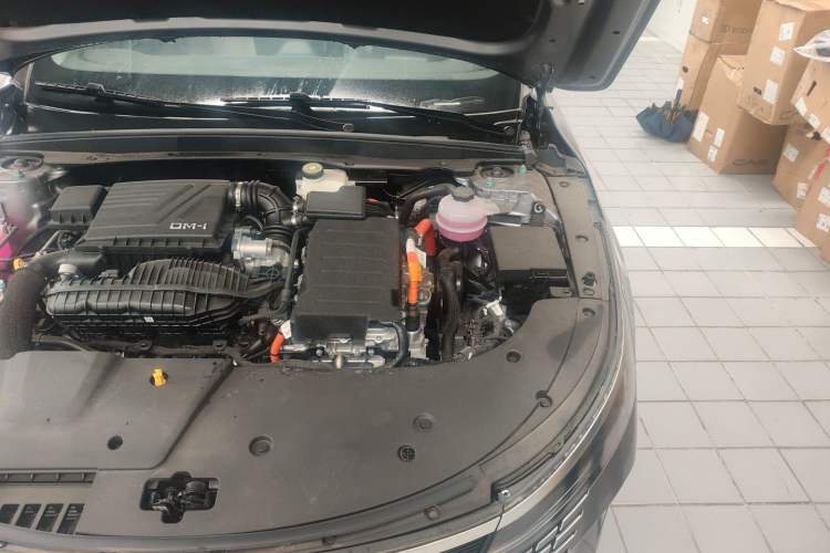 Used BYD Destroyer 05 2024 HONOR Edition DM-i 55KM Luxury Model Engine Bay Left