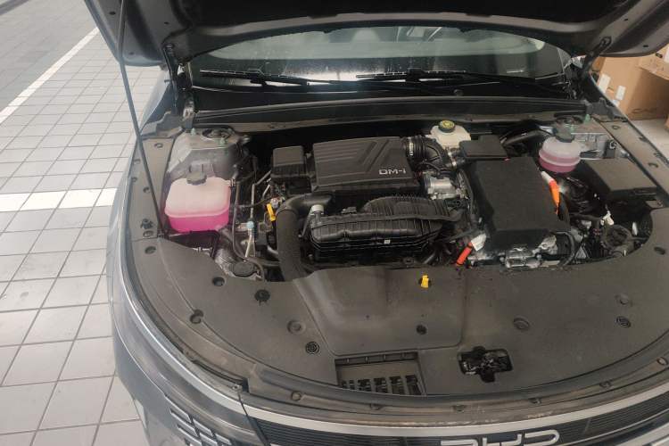 Used BYD Destroyer 05 2024 HONOR Edition DM-i 55KM Luxury Model Engine Bay Right