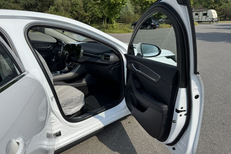Used BYD Destroyer 05 2024 HONOR Edition DM-i 55KM Luxury Model Interior 9