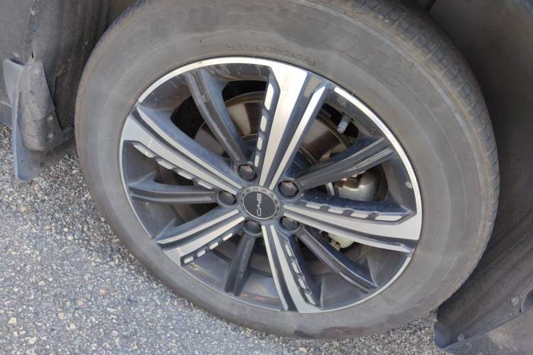 Used BYD Destroyer 05 2022 DM-i 120KM Prestige Model Right Front Wheel Hub