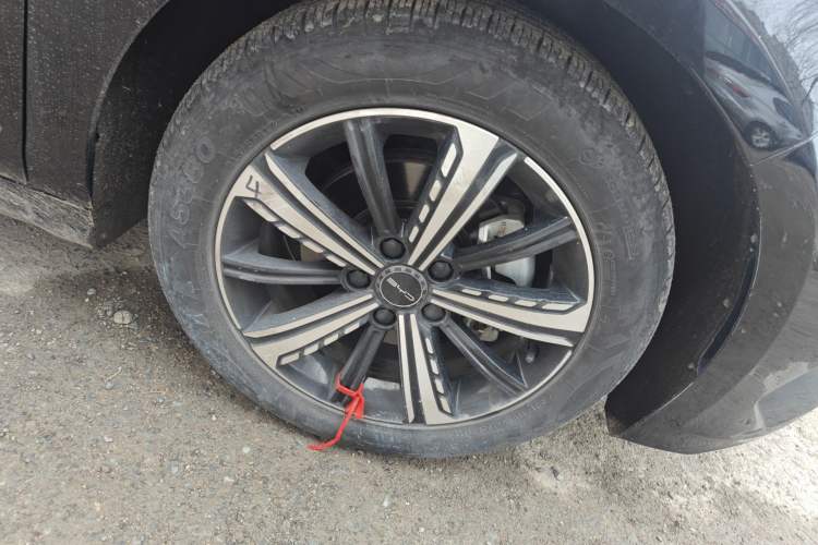 Used BYD Destroyer 05 2022 DM-i 55KM Prestige Model Right Front Wheel Hub