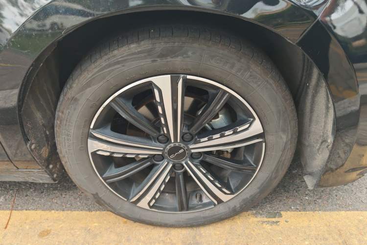 Used BYD Destroyer 05 2022 DM-i 55KM Prestige Model Right Front Wheel Hub