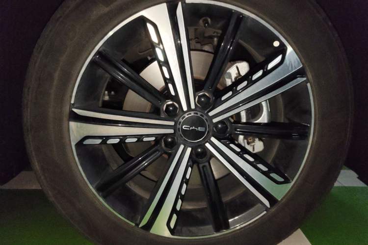 Used BYD Destroyer 05 2022 DM-i 120KM Prestige Model Right Front Wheel Hub