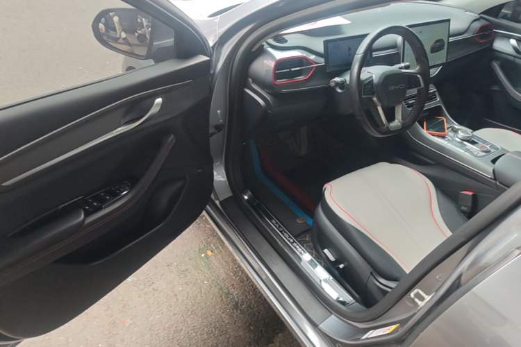 Used BYD Destroyer 05 2022 DM-i 120KM Prestige Model Driver Seat