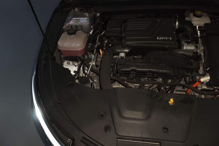 Used BYD Destroyer 05 2022 DM-i 120KM Prestige Model Engine Bay Right