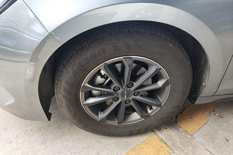 Used BYD Destroyer 05 2022 DM-i 55KM Comfort Model Left Front Wheel Hub
