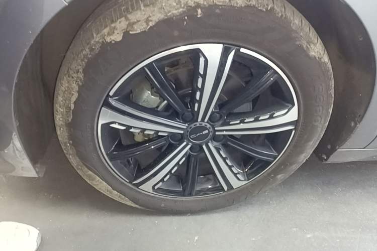 Used BYD Destroyer 05 2022 DM-i 55KM Prestige Model Left Front Wheel Hub