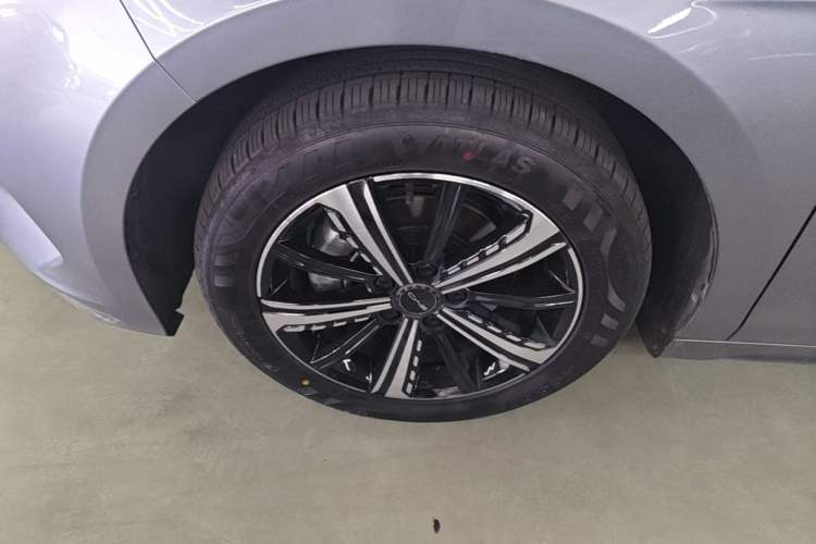 Used BYD Destroyer 05 2022 DM-i 120KM Prestige Model Left Front Wheel Hub