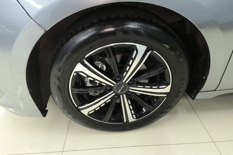 Used BYD Destroyer 05 2022 DM-i 55KM Prestige Model Left Front Wheel Hub
