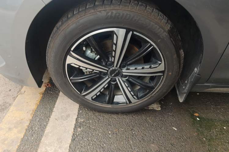 Used BYD Destroyer 05 2022 DM-i 120KM Prestige Model Left Front Wheel Hub