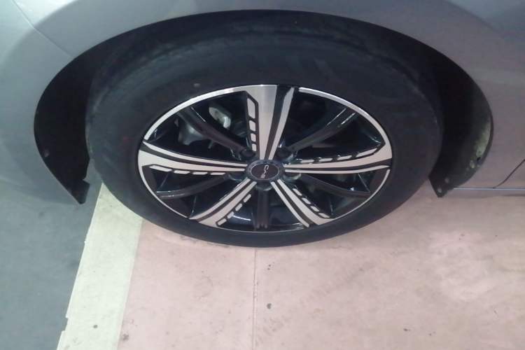 Used BYD Destroyer 05 2022 DM-i 55KM Luxury Model Left Front Wheel Hub