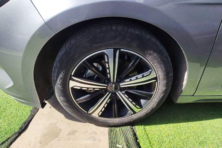 Used BYD Destroyer 05 2022 DM-i 55KM Prestige Model Left Front Wheel Hub