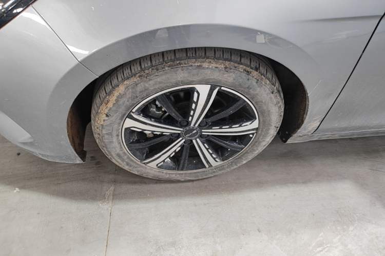 Used BYD Destroyer 05 2022 DM-i 55KM Prestige Model Left Front Wheel Hub