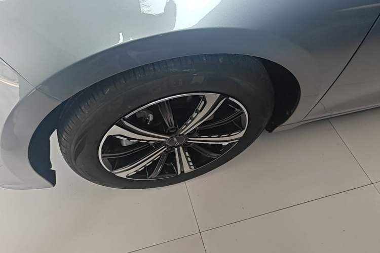 Used BYD Destroyer 05 2022 DM-i 55KM Prestige Model Left Front Wheel Hub