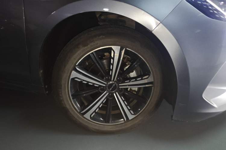 Used BYD Destroyer 05 2022 DM-i 55KM Prestige Model Right Front Wheel Hub