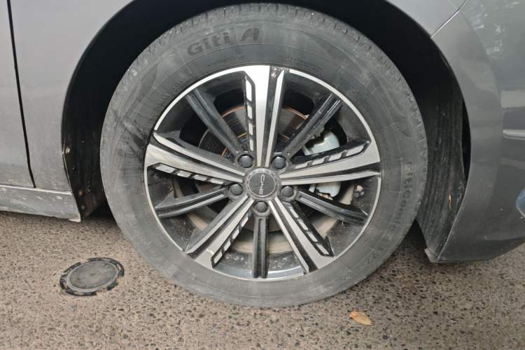 Used BYD Destroyer 05 2022 DM-i 55KM Luxury Model Right Front Wheel Hub