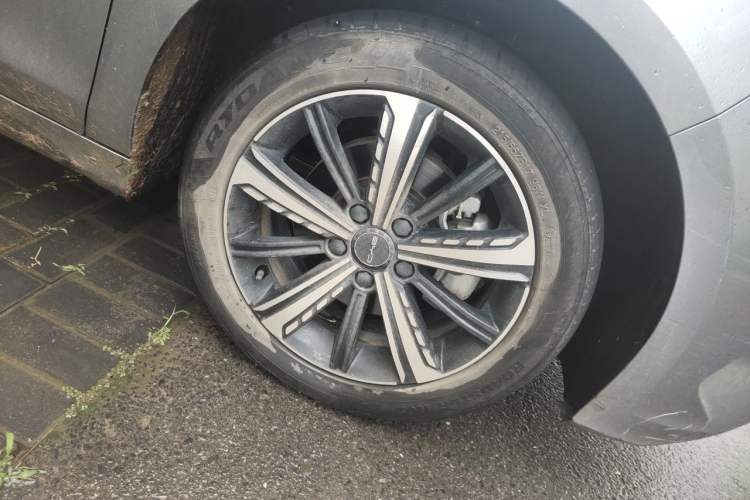 Used BYD Destroyer 05 2022 DM-i 120KM Prestige Model Right Front Wheel Hub