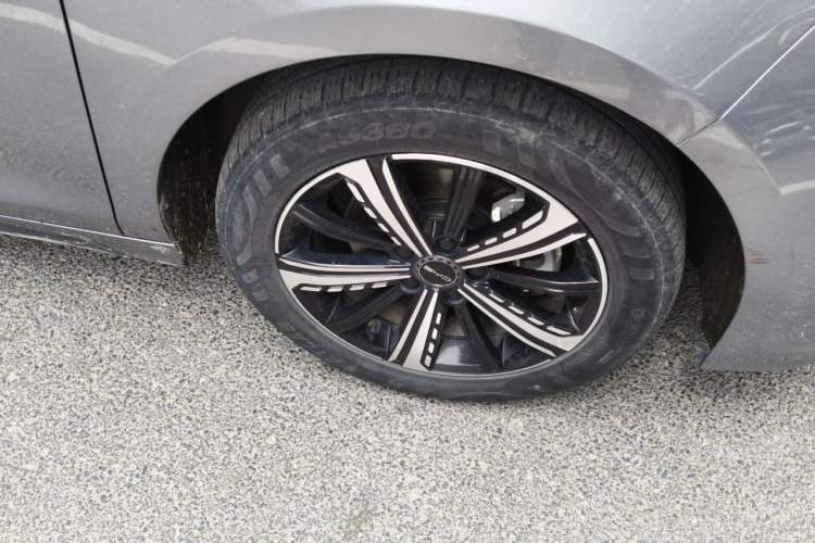 Used BYD Destroyer 05 2022 DM-i 120KM Flagship Model Right Front Wheel Hub