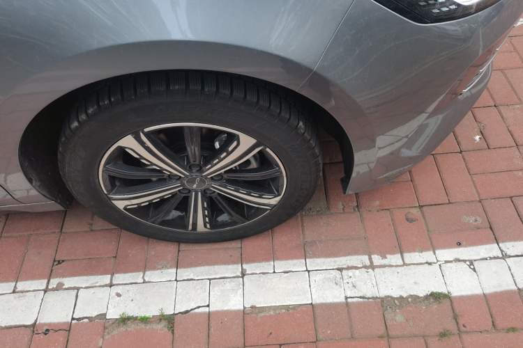 Used BYD Destroyer 05 2022 DM-i 120KM Prestige Model Right Front Wheel Hub