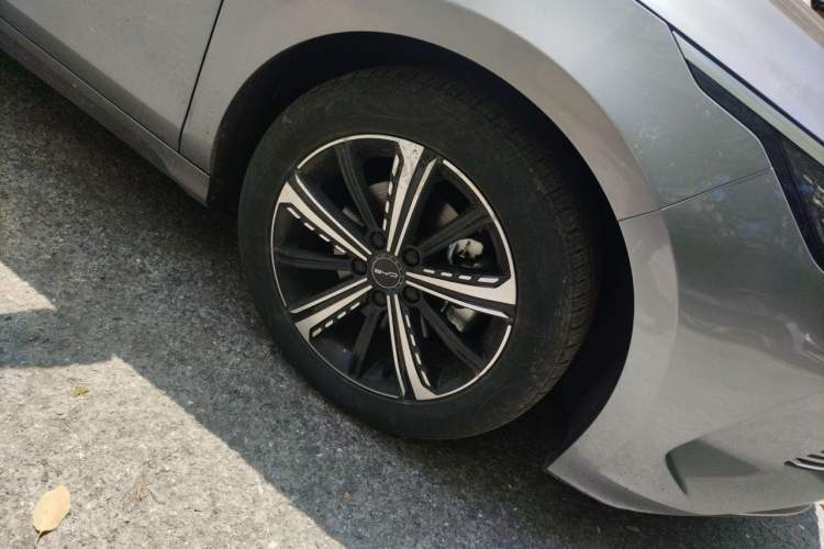 Used BYD Destroyer 05 2022 DM-i 55KM Luxury Model Right Front Wheel Hub