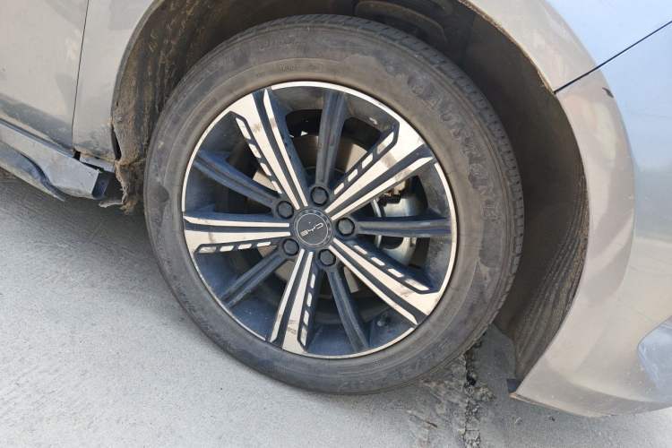 Used BYD Destroyer 05 2022 DM-i 120KM Prestige Model Right Front Wheel Hub