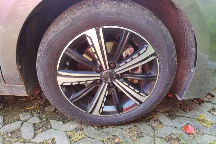 Used BYD Destroyer 05 2022 DM-i 55KM Prestige Model Right Front Wheel Hub