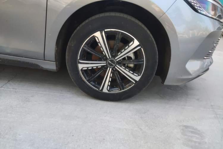 Used BYD Destroyer 05 2022 DM-i 120KM Prestige Model Right Front Wheel Hub