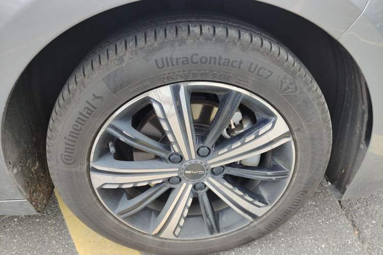 Used BYD Destroyer 05 2022 DM-i 55KM Prestige Model Right Front Wheel Hub
