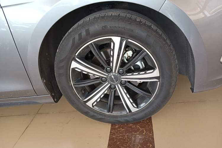 Used BYD Destroyer 05 2022 DM-i 55KM Prestige Model Right Front Wheel Hub