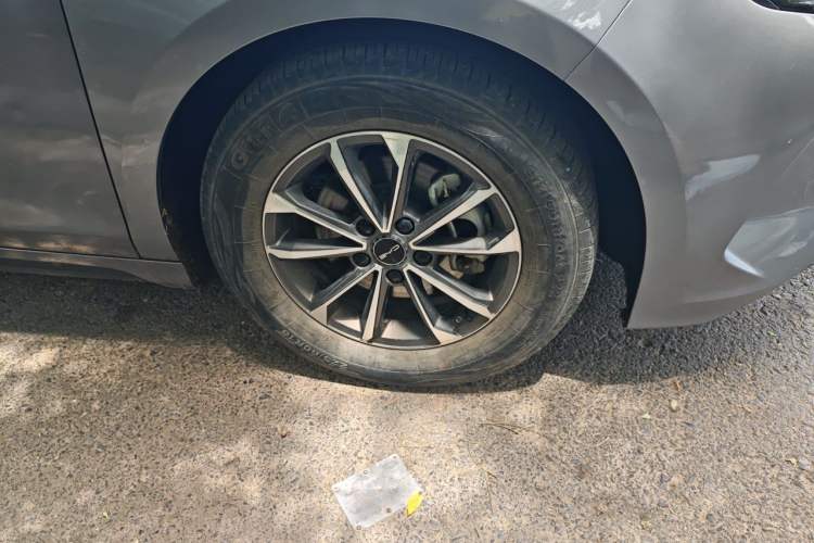 Used BYD Destroyer 05 2022 DM-i 55KM Prestige Model Right Front Wheel Hub