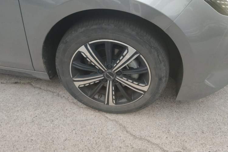 Used BYD Destroyer 05 2022 DM-i 120KM Flagship Model Right Front Wheel Hub