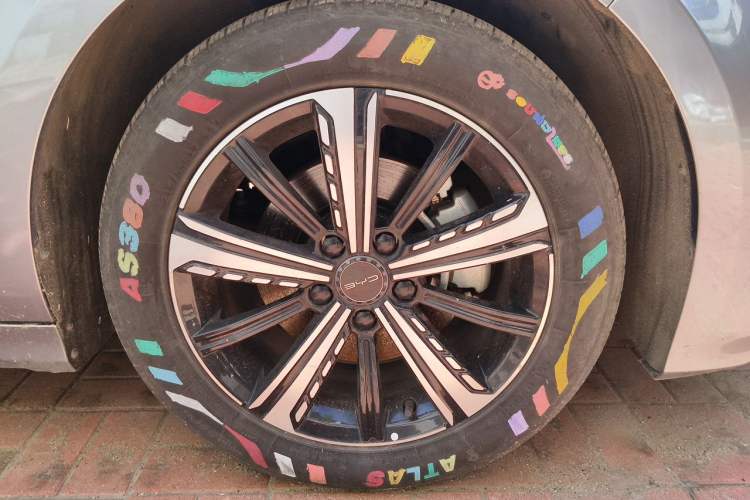Used BYD Destroyer 05 2022 DM-i 55KM Luxury Model Right Front Wheel Hub