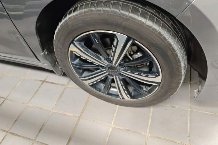 Used BYD Destroyer 05 2022 DM-i 120KM Flagship Model Right Front Wheel Hub