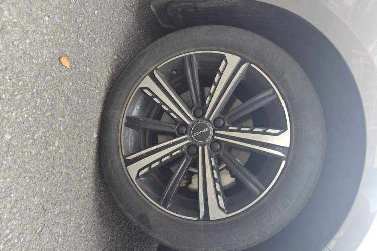 Used BYD Destroyer 05 2022 DM-i 55KM Luxury Model Right Front Wheel Hub