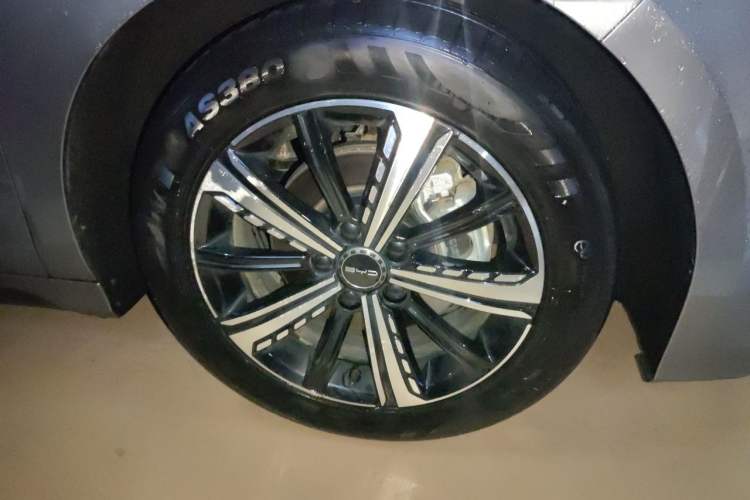 Used BYD Destroyer 05 2022 DM-i 55KM Prestige Model Right Front Wheel Hub