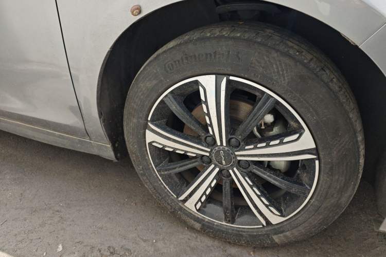 Used BYD Destroyer 05 2022 DM-i 120KM Flagship Model Right Front Wheel Hub