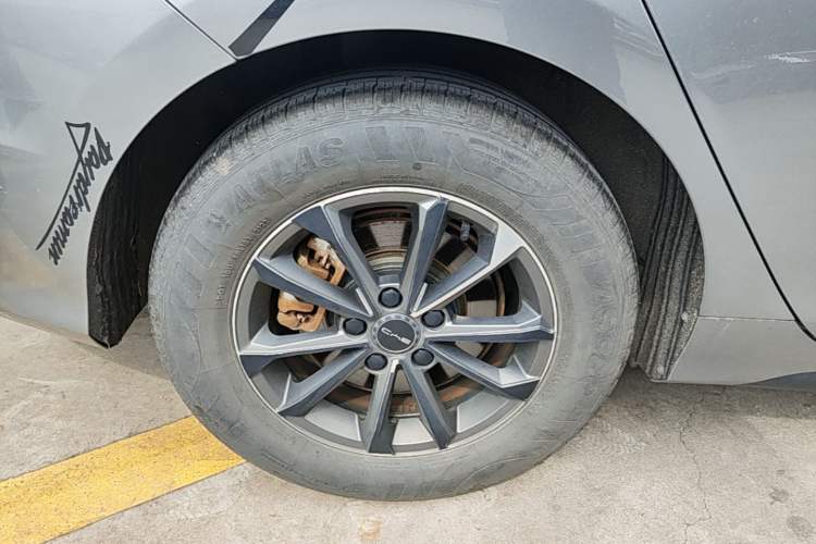 Used BYD Destroyer 05 2022 DM-i 55KM Comfort Model Right Rear Wheel Hub
