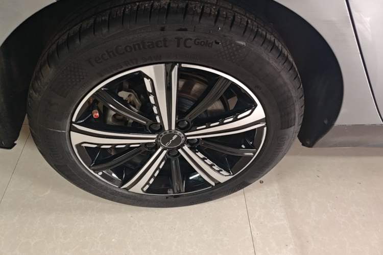 Used BYD Destroyer 05 2022 DM-i 55KM Luxury Model Right Rear Wheel Hub