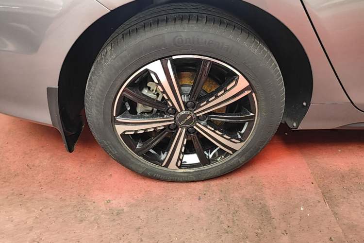 Used BYD Destroyer 05 2022 DM-i 55KM Luxury Model Right Rear Wheel Hub
