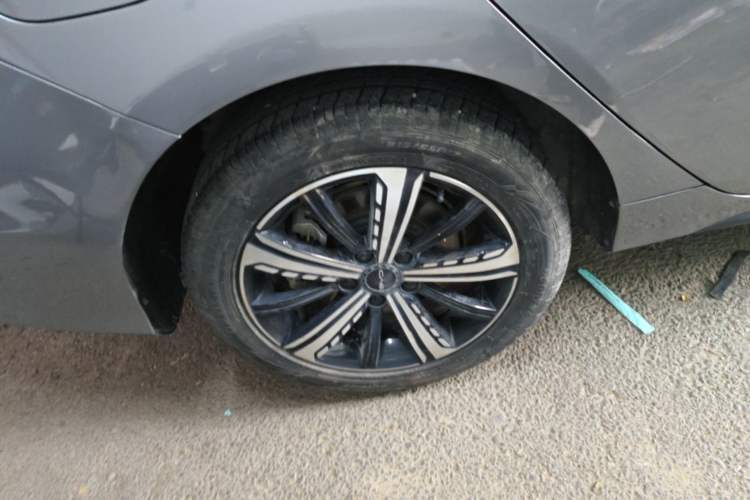 Used BYD Destroyer 05 2022 DM-i 55KM Prestige Model Right Rear Wheel Hub