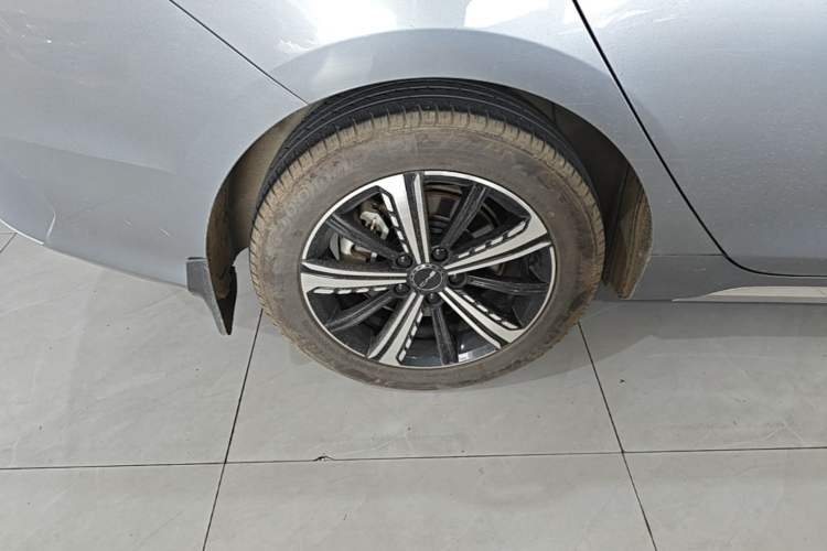 Used BYD Destroyer 05 2022 DM-i 120KM Flagship Model Right Rear Wheel Hub